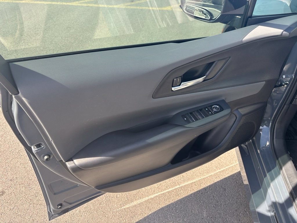 Used 2024 Toyota Prius XLE FWD image 5