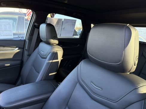 Certified 2022 Cadillac XT5 Premium Luxury FWD image 11