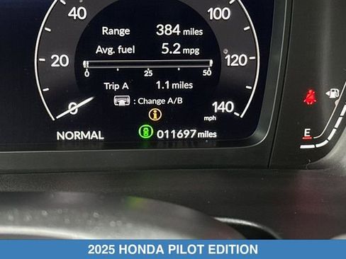 Certified 2025 Honda Pilot Black Edition image 30