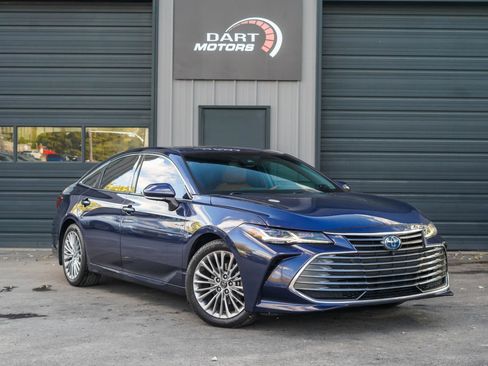 Used 2019 Toyota Avalon Limited image 1