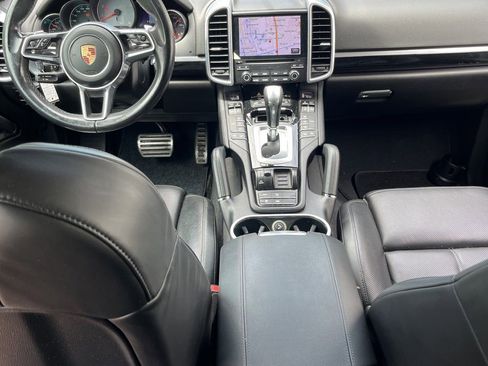 Used 2017 Porsche Cayenne S AWD/4WD image 3