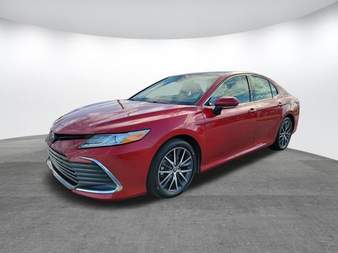Certified 2023 Toyota Camry XLE FWD image 3