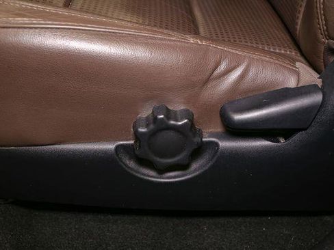 Used 2017 Toyota Tacoma Limited image 41