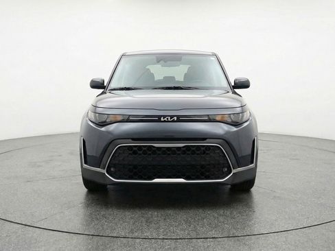 Used 2025 Kia Soul LX w/ LX Technology Package FWD image 2