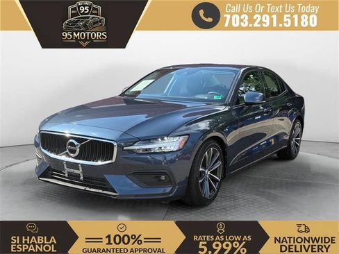 Used 2021 Volvo S60 T5 Momentum FWD image 1