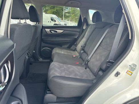 Used 2016 Nissan Rogue SV image 26