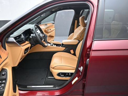 Used 2025 Jeep Grand Cherokee L Summit AWD/4WD image 10