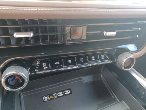 Used 2025 Chevrolet Tahoe High Country image 13