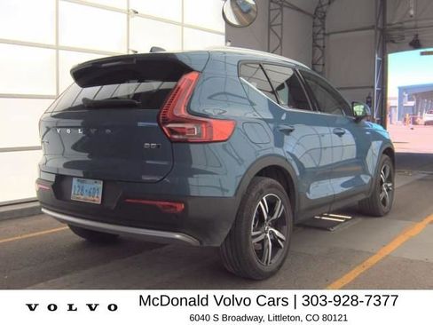 Certified 2025 Volvo XC40 B5 Core AWD/4WD image 3