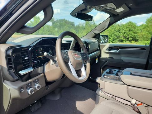 New 2026 GMC Sierra 1500 SLE image 12