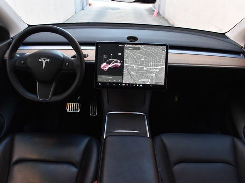 Used 2021 Tesla Model Y Long Range image 24