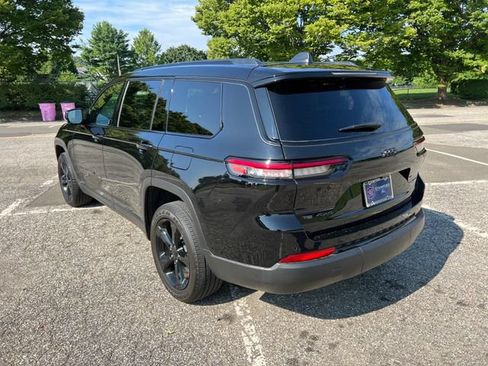 Used 2023 Jeep Grand Cherokee L Laredo AWD/4WD image 7