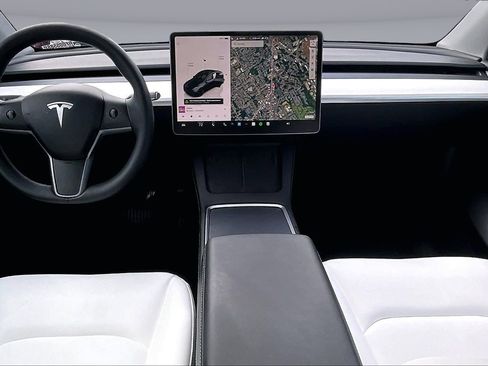 Used 2024 Tesla Model Y Long Range image 7