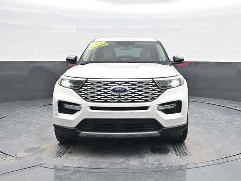 Used 2020 Ford Explorer Platinum w/ Premium Technology Package image 3