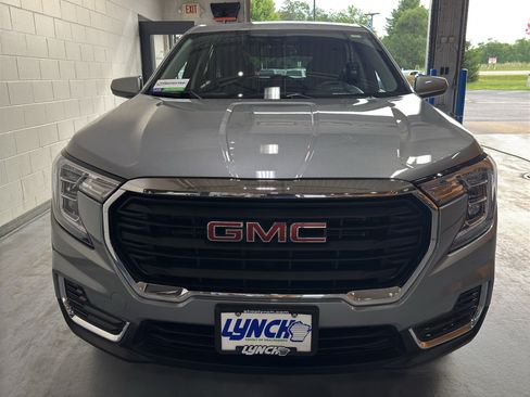 Used 2023 GMC Terrain SLE FWD image 8