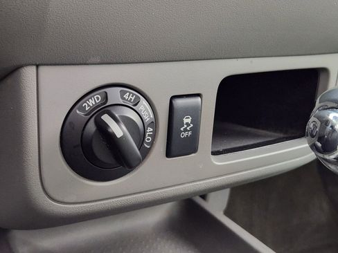 Used 2018 Nissan Frontier SV AWD/4WD image 25