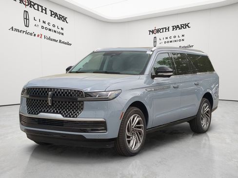 New 2026 Lincoln Navigator L Reserve AWD/4WD image 7
