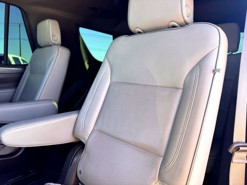 Used 2021 GMC Yukon SLT w/ SLT Premium Package image 19