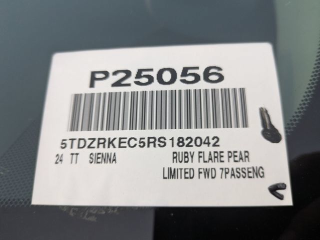 Used 2024 Toyota Sienna Limited FWD image 35