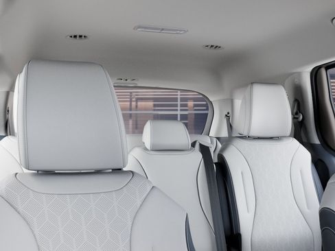 New 2026 Kia Carnival EX FWD image 27