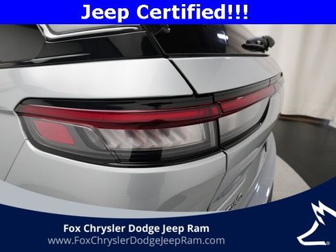 Used 2023 Jeep Grand Cherokee Limited image 32