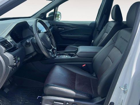 Certified 2025 Honda Ridgeline Black Edition image 8