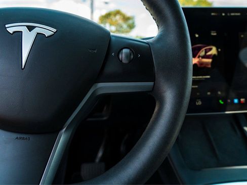 Used 2023 Tesla Model Y AWD image 16