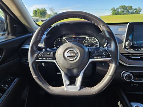Used 2024 Nissan Altima 2.5 SR FWD image 14