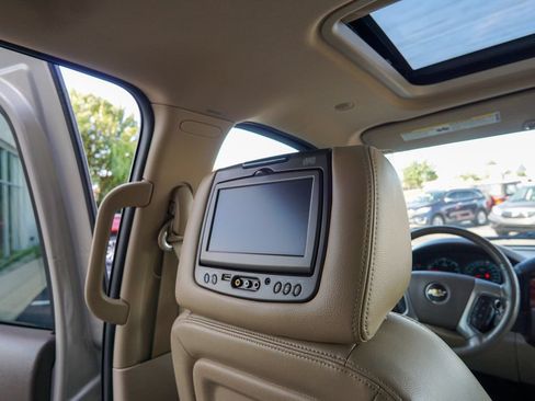 Used 2012 Chevrolet Tahoe LTZ AWD/4WD image 19