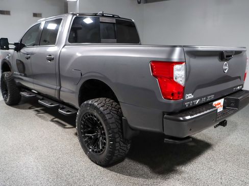 Used 2023 Nissan Titan SV image 9