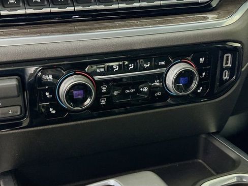 Used 2022 Chevrolet Silverado 1500 LTZ w/ LTZ Premium Package image 18