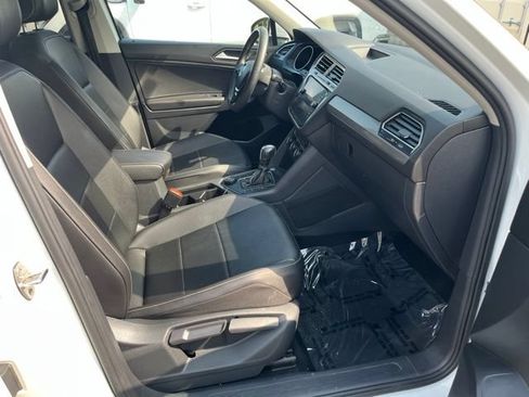 Used 2021 Volkswagen Tiguan SE w/ Panoramic Sunroof Package AWD/4WD image 11