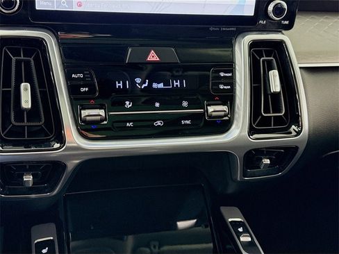Used 2023 Kia Sorento SX image 10