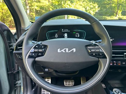 Used 2023 Kia Niro SX Touring FWD image 7