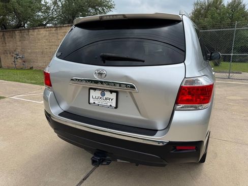 Used 2013 Toyota Highlander Plus FWD image 12
