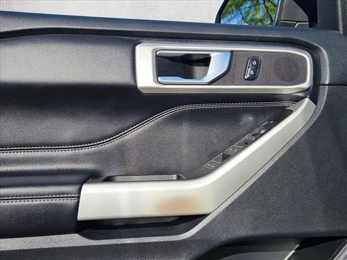 Used 2022 Ford Explorer XLT RWD image 11