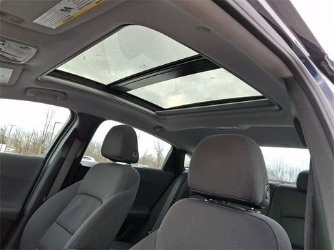 Used 2022 Chevrolet Malibu LT image 17