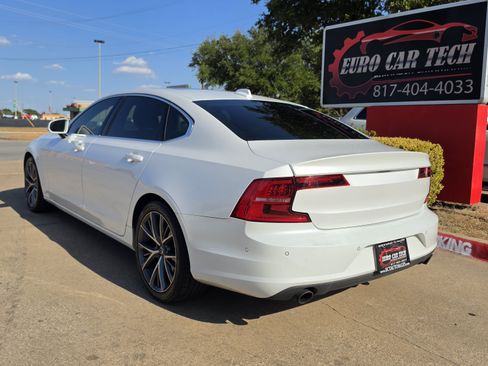 Used 2018 Volvo S90 T5 Momentum FWD image 3