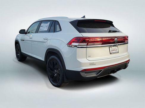 New 2026 Volkswagen Atlas Cross Sport SE FWD image 4