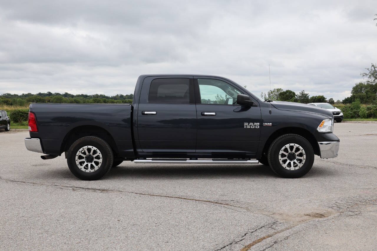 Used 2016 RAM 1500 Classic SLT AWD/4WD image 7
