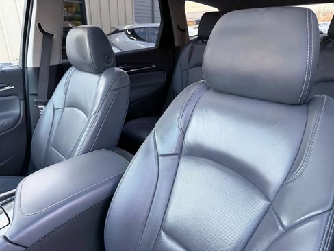 Used 2018 Buick Enclave Essence image 31