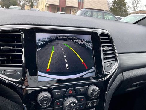 Used 2021 Jeep Grand Cherokee Laredo X image 26