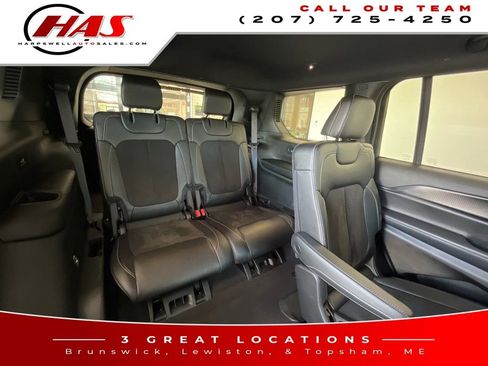 Used 2023 Jeep Grand Cherokee L Laredo image 14