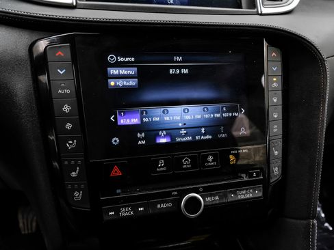 Used 2023 INFINITI QX50 Sensory image 31