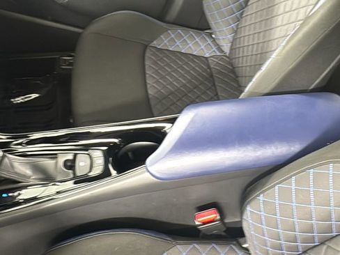 Used 2020 Toyota C-HR XLE image 33