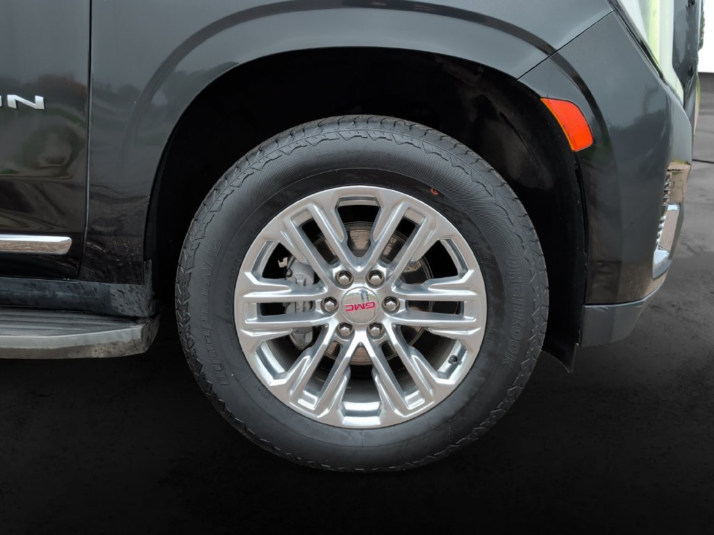 Used 2024 GMC Yukon XL SLT w/ SLT Luxury Package AWD/4WD image 9
