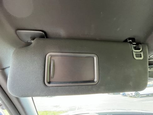 Used 2024 Land Rover Discovery Dynamic SE image 15