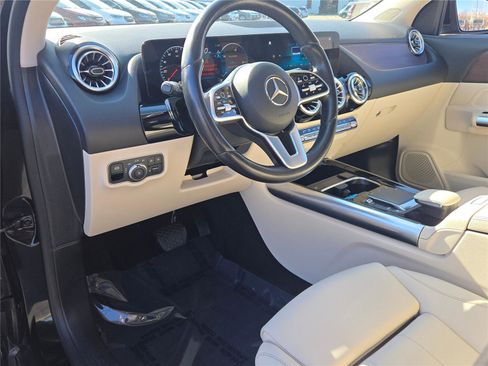 Used 2023 Mercedes-Benz GLA 250 4MATIC w/ Premium Package image 25