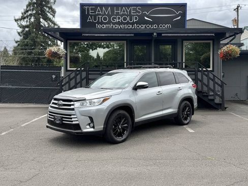 Used 2019 Toyota Highlander XLE AWD/4WD image 2