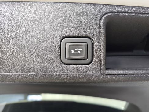 Certified 2023 GMC Terrain SLE w/ Driver Convenience Package image 17